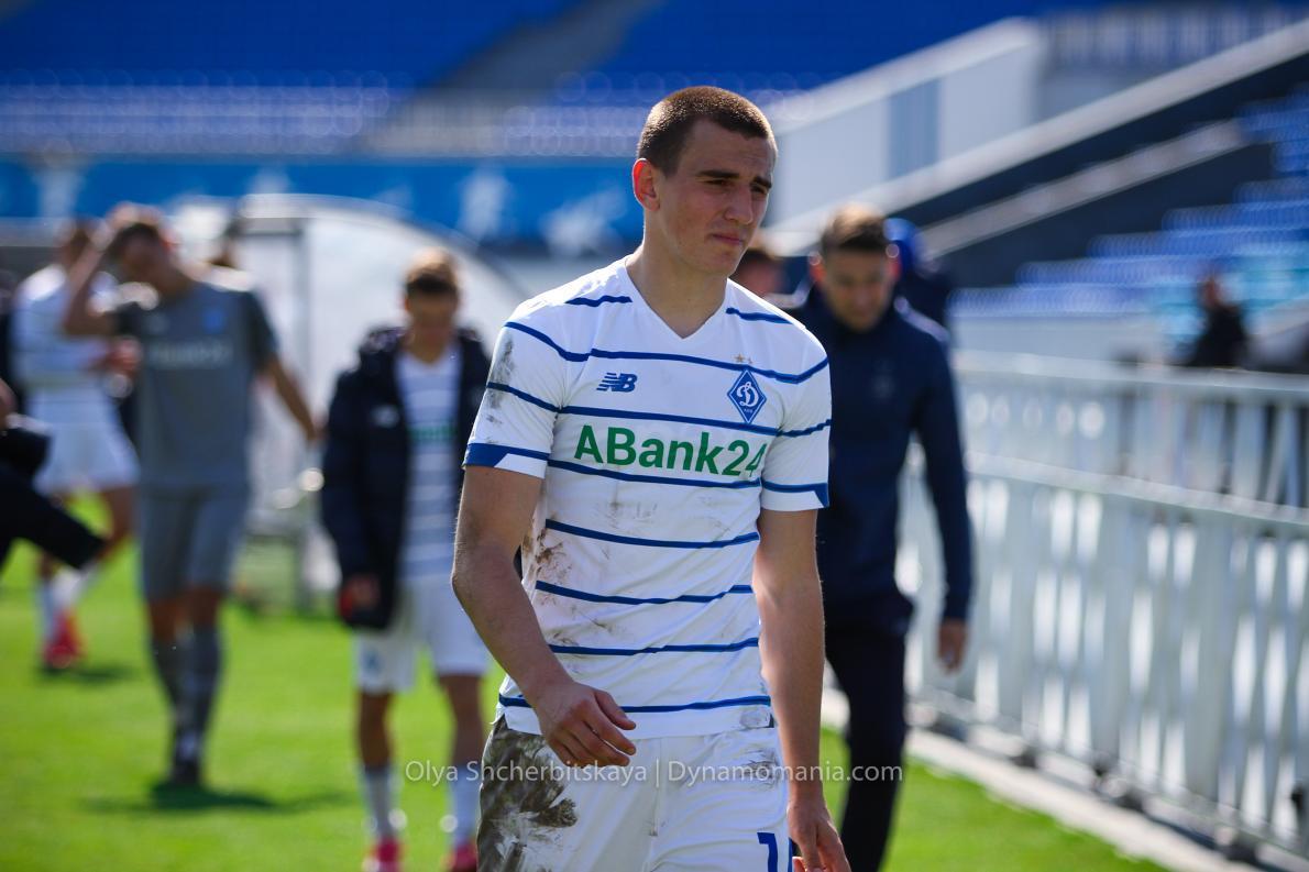 Saunada uyatchan qiz Eshakda juda katta teshik